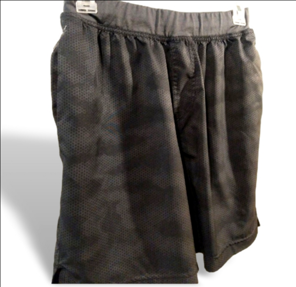 Performance shorts with pockets